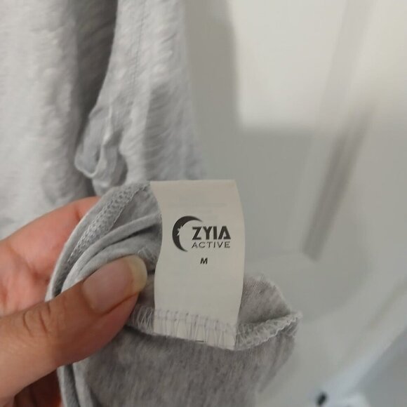 BUNDLE OF 4 Active Wear Shirts- Size Medium0 Reebok, Lululemon, Zyia, Shambala - Picture 11 of 14